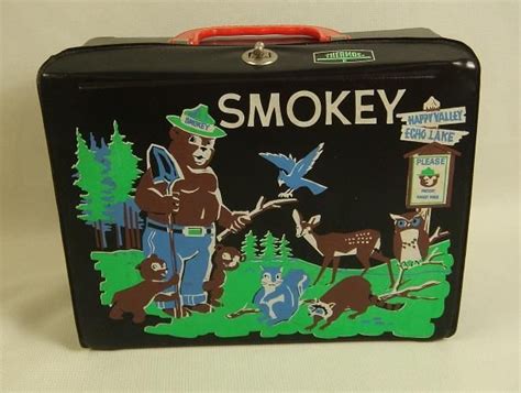 VINTAGE 1965 SMOKEY BEAR W/ RU;LES LUNCH BOX 